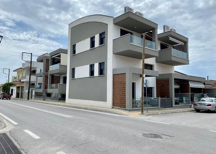 Modern Living Experience Неа-Перамос